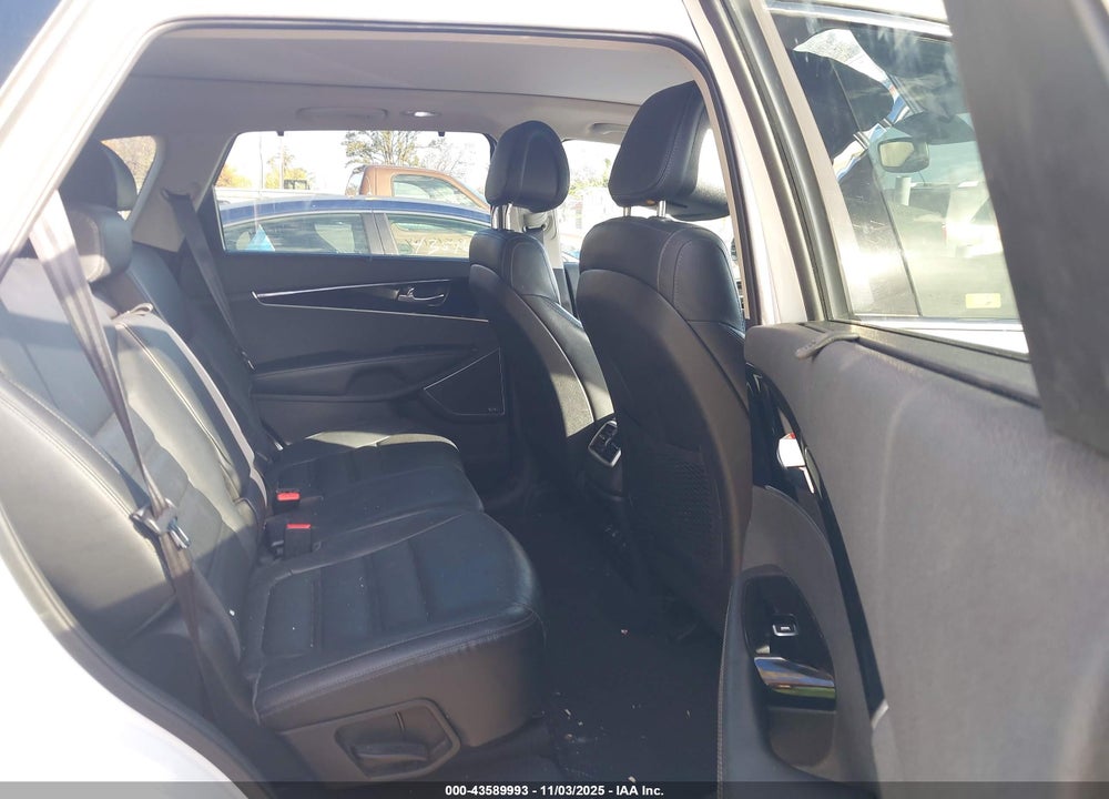 2016 KIA SORENTO 3.3L SX VIN: 5XYPK4A57GG112535