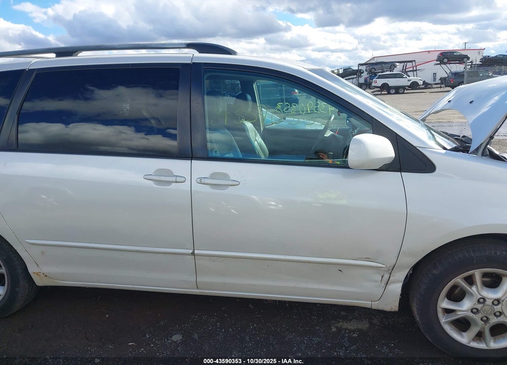 2004 TOYOTA SIENNA XLE VIN: 5TDZA22C04S205876