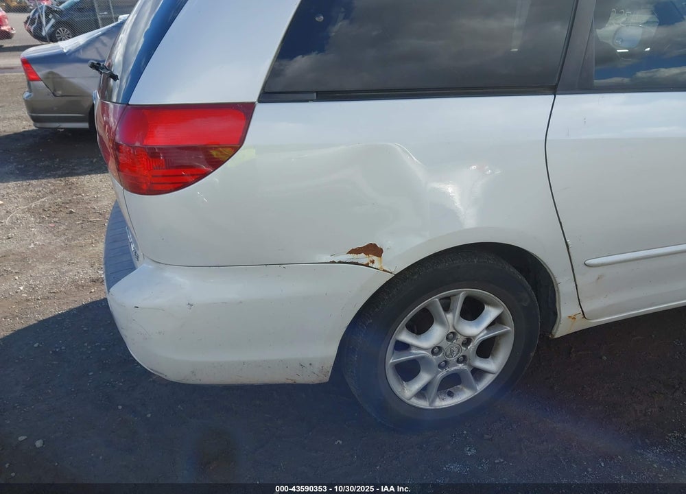 2004 TOYOTA SIENNA XLE VIN: 5TDZA22C04S205876