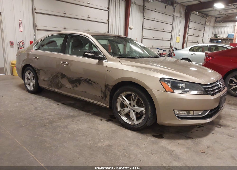 2015 VOLKSWAGEN PASSAT S VIN: 1VWAS7A32FC095729