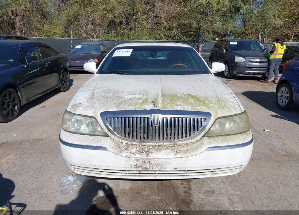 2003 LINCOLN TOWN CAR SIGNATURE VIN: 1LNHM82W33Y694322