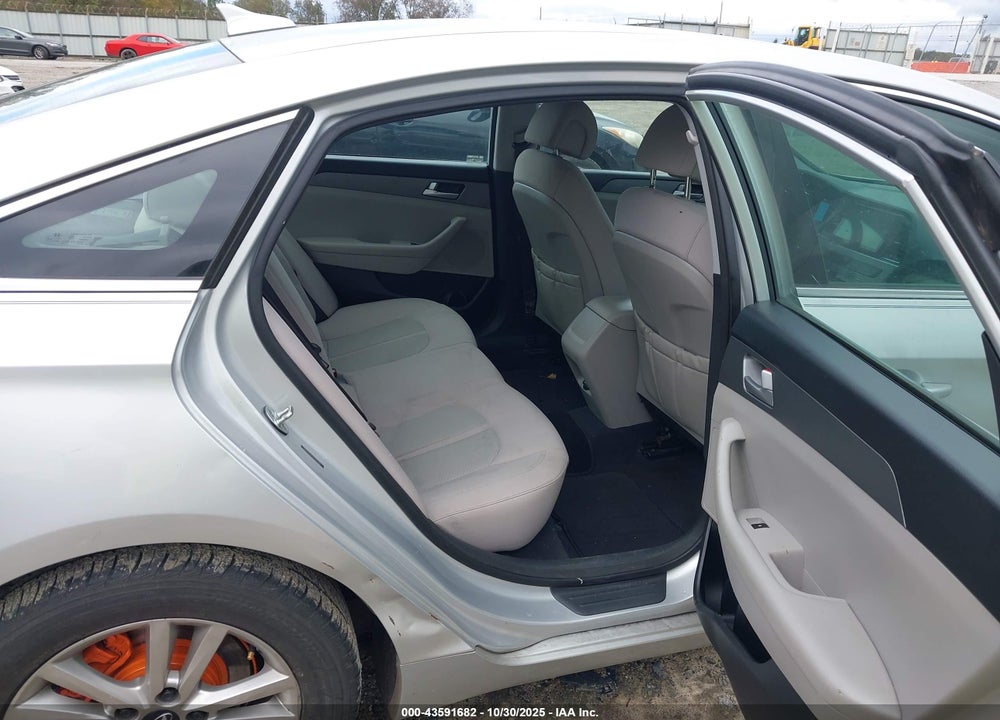 2015 HYUNDAI SONATA SE VIN: 5NPE24AF1FH065039