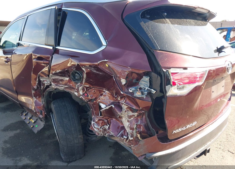 2015 TOYOTA HIGHLANDER XLE V6 VIN: 5TDJKRFH6FS197729