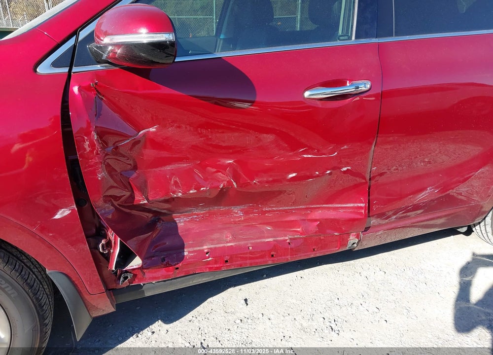 2016 KIA SORENTO 3.3L SX VIN: 5XYPK4A59GG041869