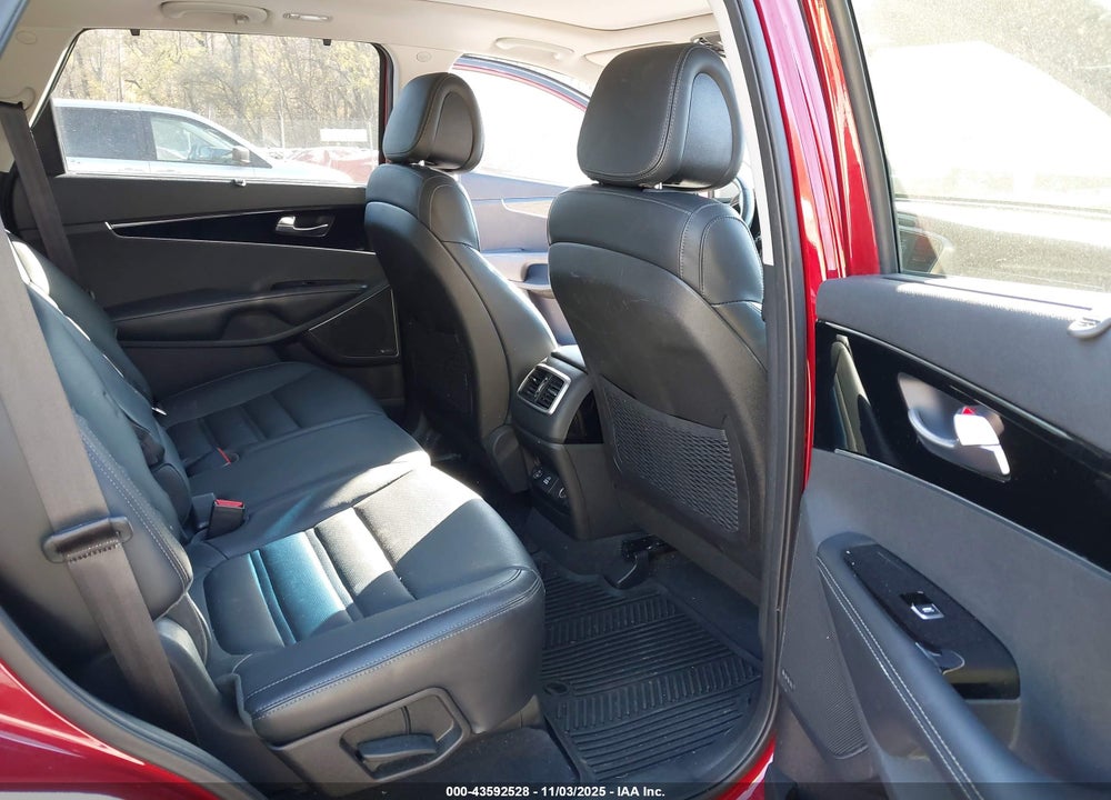 2016 KIA SORENTO 3.3L SX VIN: 5XYPK4A59GG041869