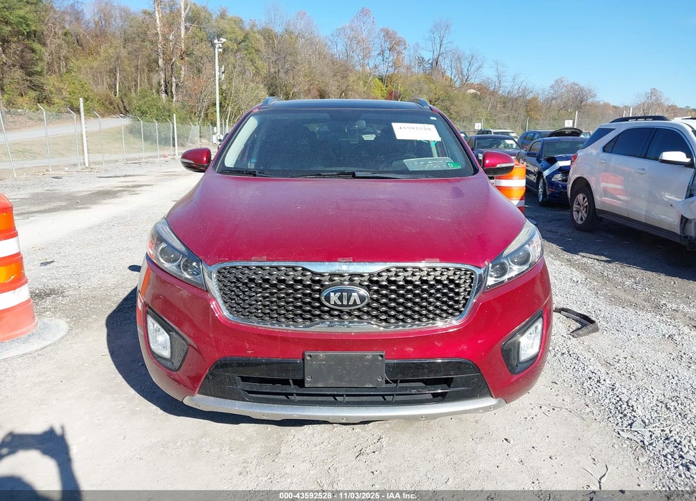 2016 KIA SORENTO 3.3L SX VIN: 5XYPK4A59GG041869