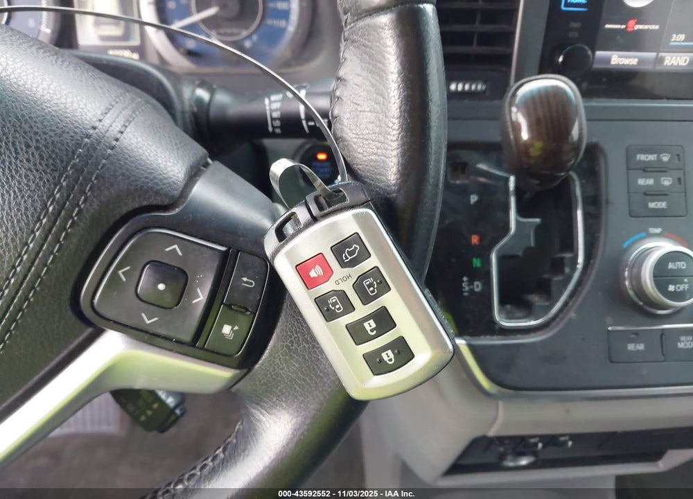 2015 TOYOTA SIENNA XLE 8 PASSENGER VIN: 5TDYK3DC0FS629850