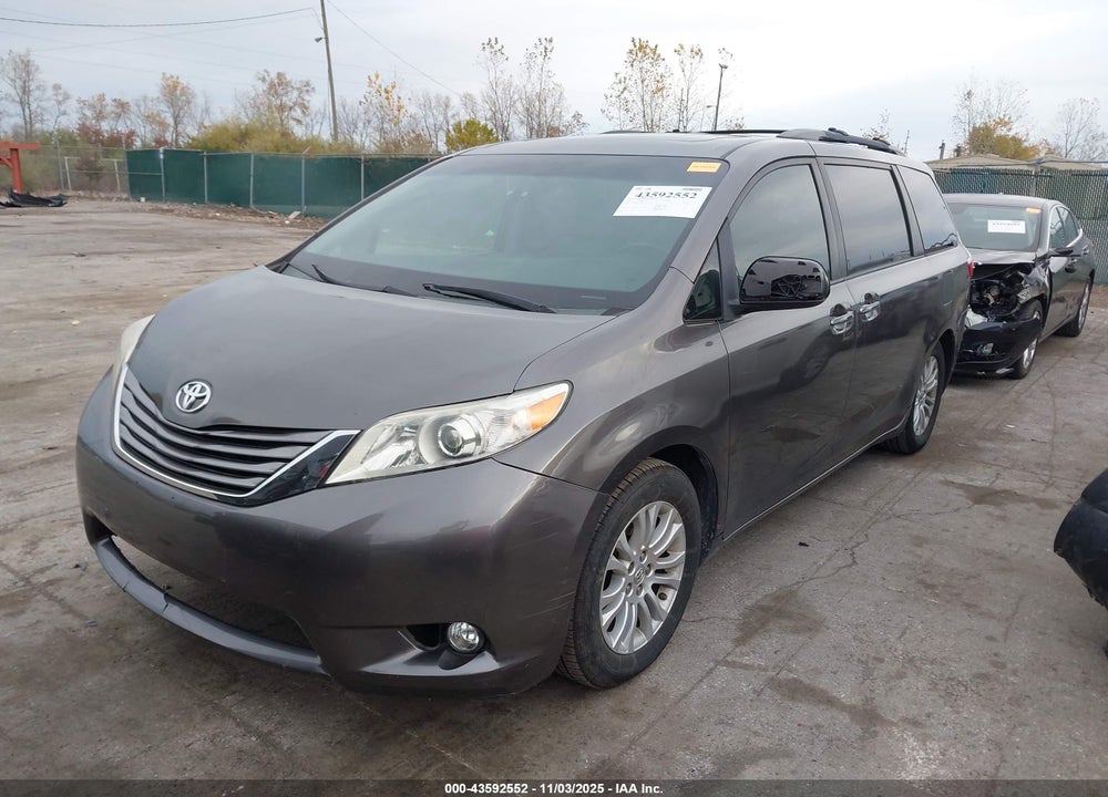 2015 TOYOTA SIENNA XLE 8 PASSENGER VIN: 5TDYK3DC0FS629850