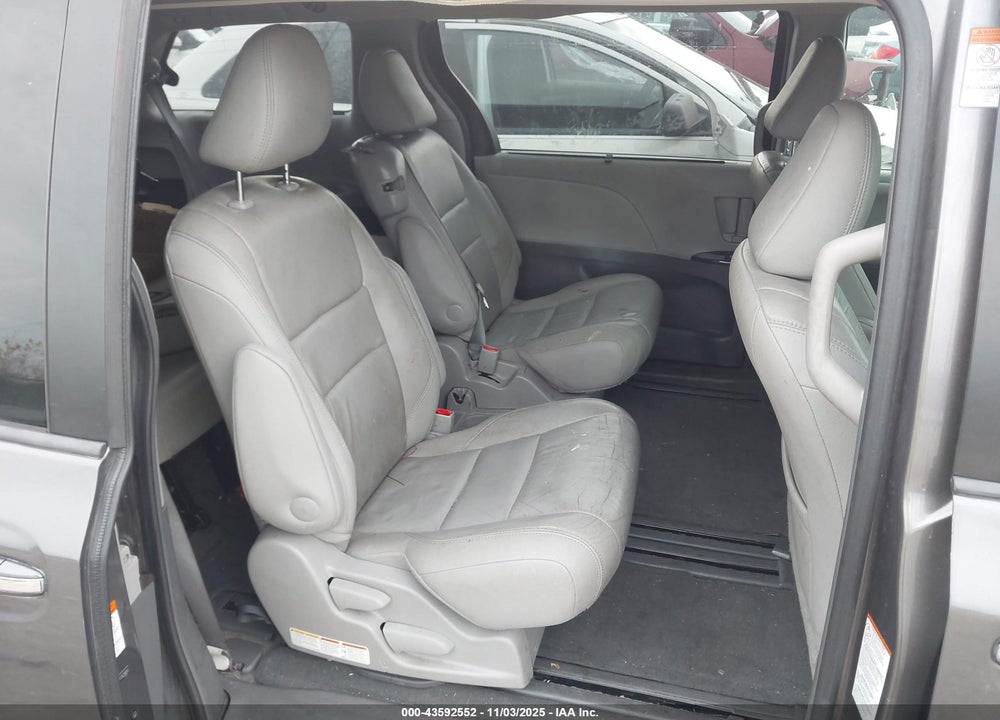 2015 TOYOTA SIENNA XLE 8 PASSENGER VIN: 5TDYK3DC0FS629850