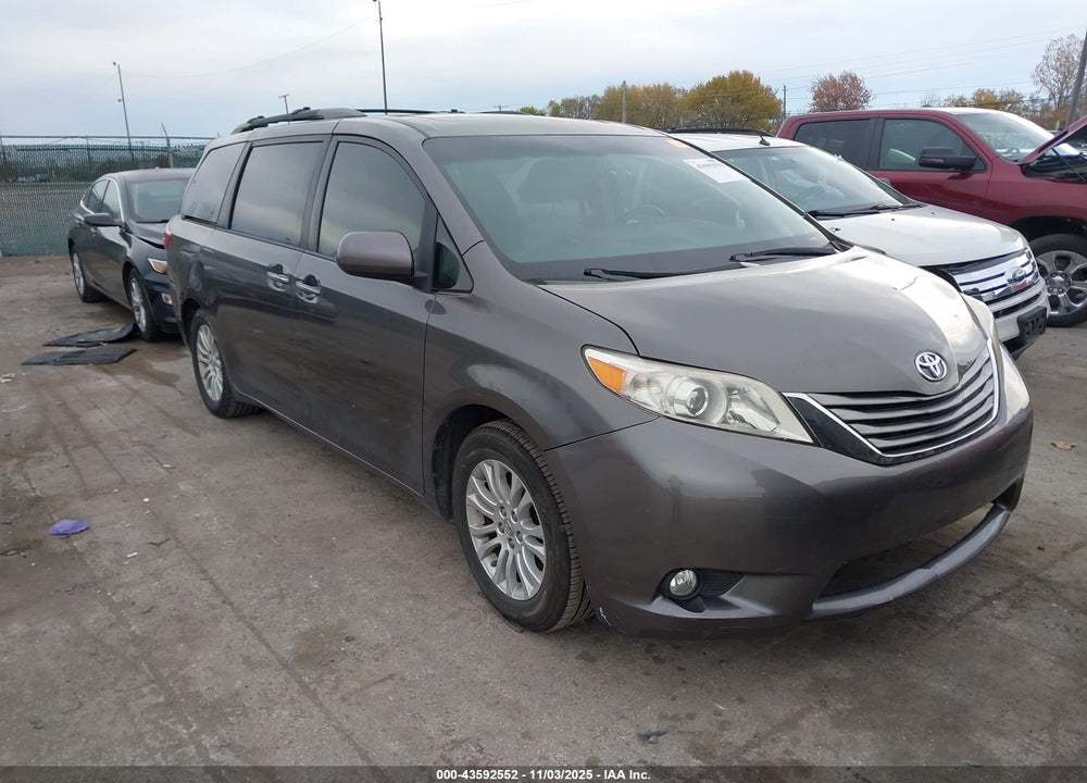 2015 TOYOTA SIENNA XLE 8 PASSENGER VIN: 5TDYK3DC0FS629850