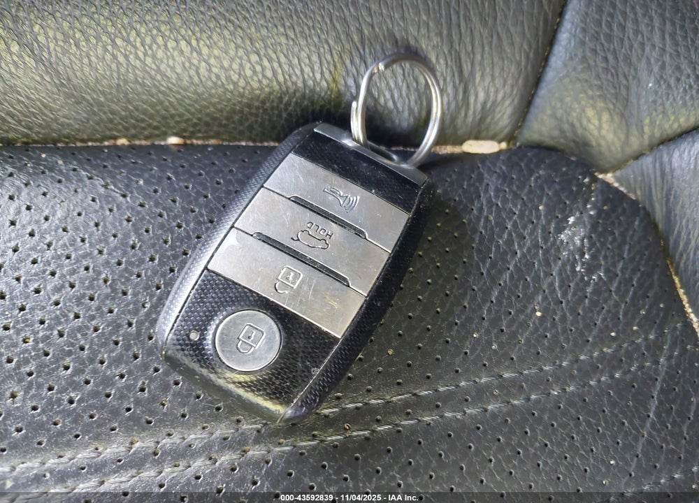 2014 KIA SORENTO LX VIN: 5XYKTCA68EG438108