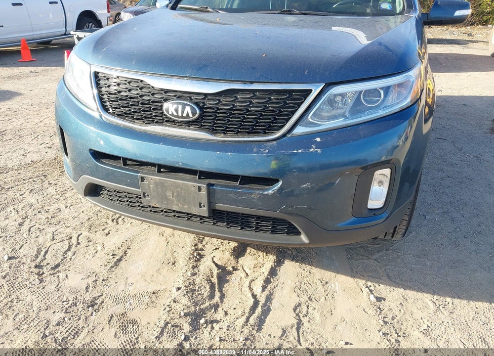 2014 KIA SORENTO LX VIN: 5XYKTCA68EG438108