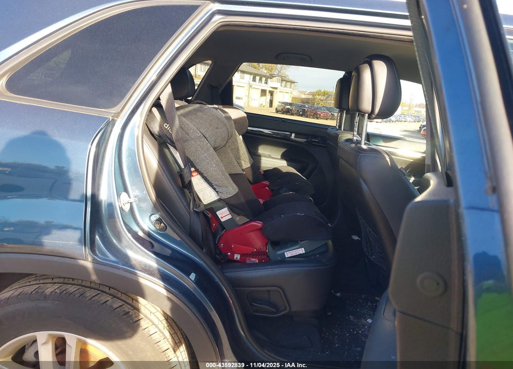 2014 KIA SORENTO LX VIN: 5XYKTCA68EG438108