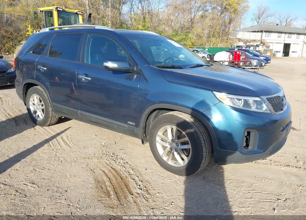 2014 KIA SORENTO LX VIN: 5XYKTCA68EG438108