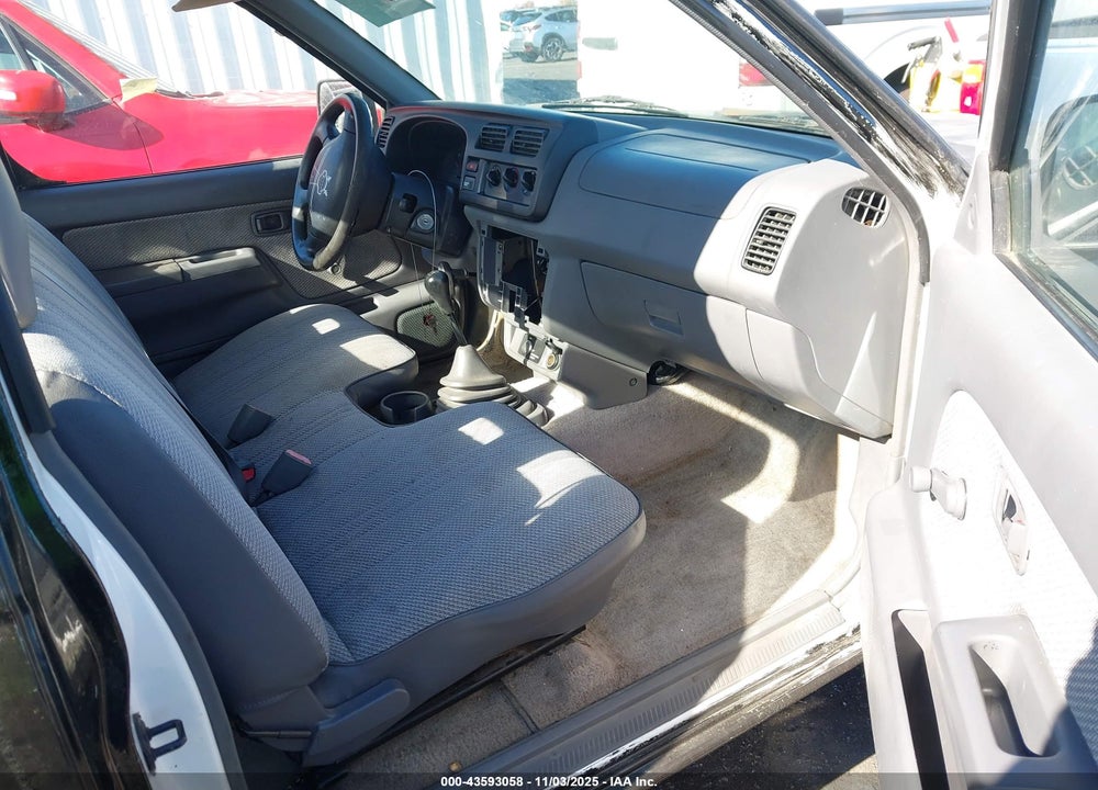 2000 NISSAN FRONTIER XE VIN: 1N6DD21S4YC388021
