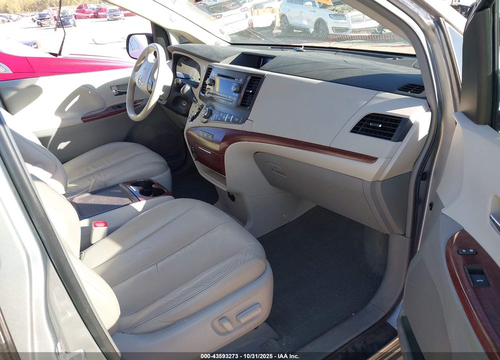2014 TOYOTA SIENNA XLE V6 8 PASSENGER VIN: 5TDYK3DC4ES427494