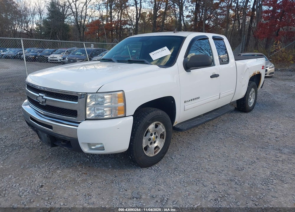 2011 CHEVROLET SILVERADO 1500 LT VIN: 1GCRKSE30BZ451024