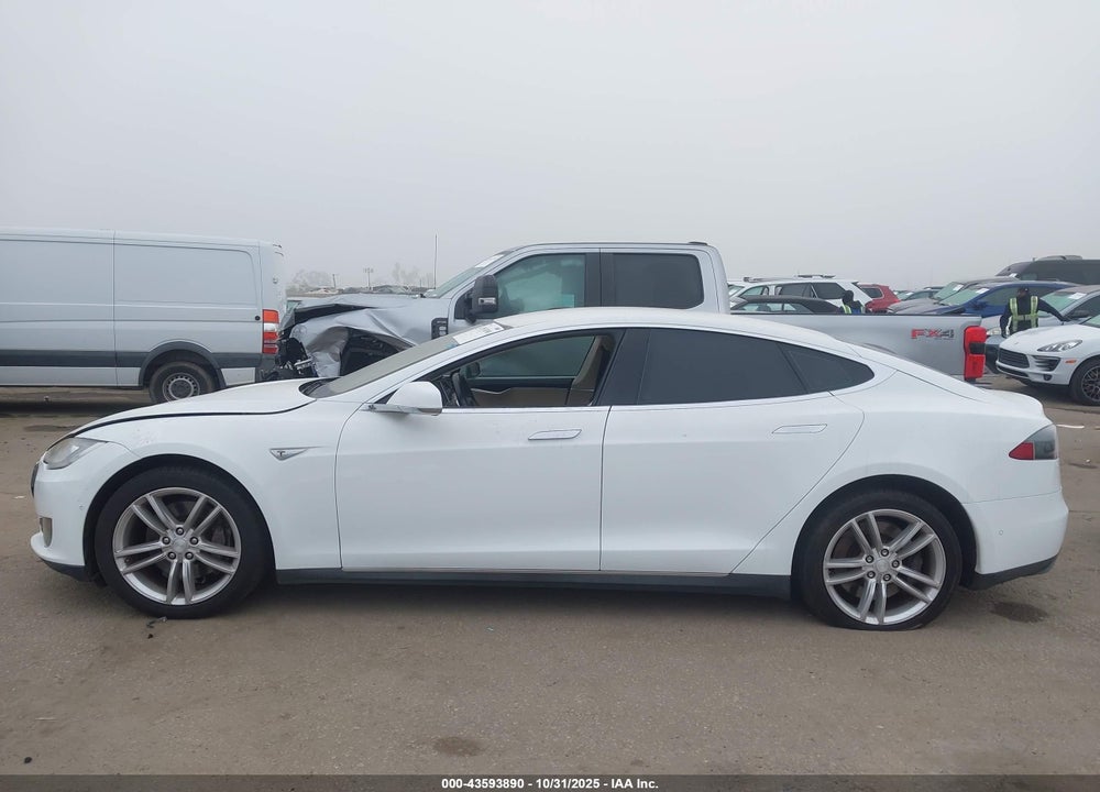 2015 TESLA MODEL S VIN: 5YJSA1E15FF103566