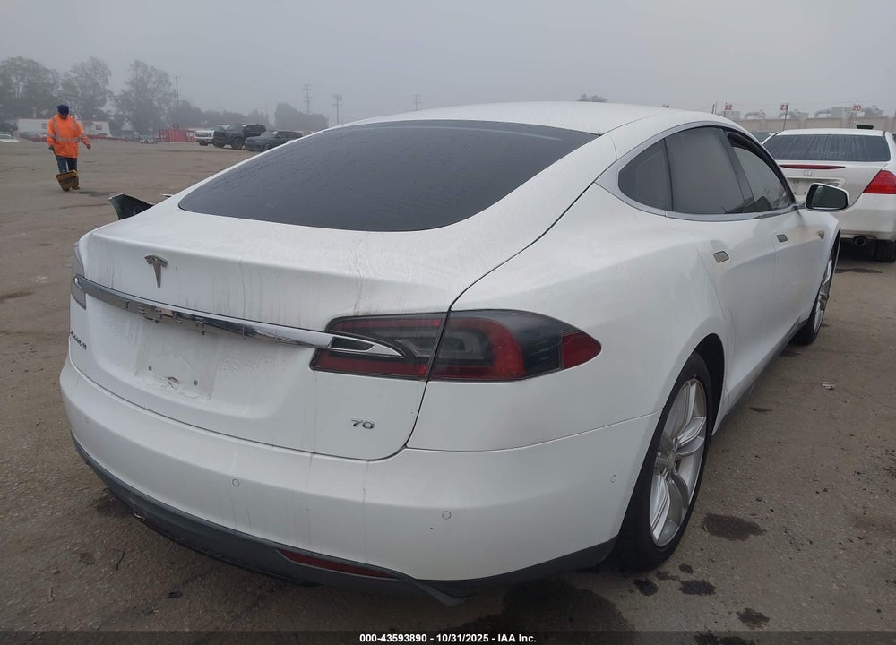 2015 TESLA MODEL S VIN: 5YJSA1E15FF103566