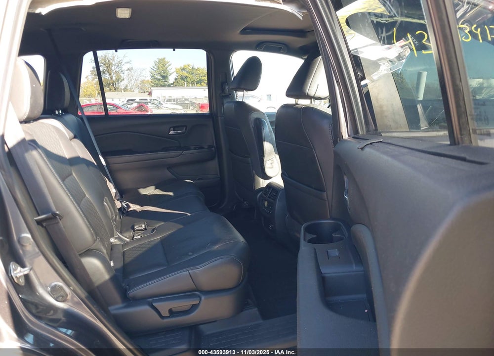 2019 HONDA PASSPORT VIN: 5FNYF8H93KB022159