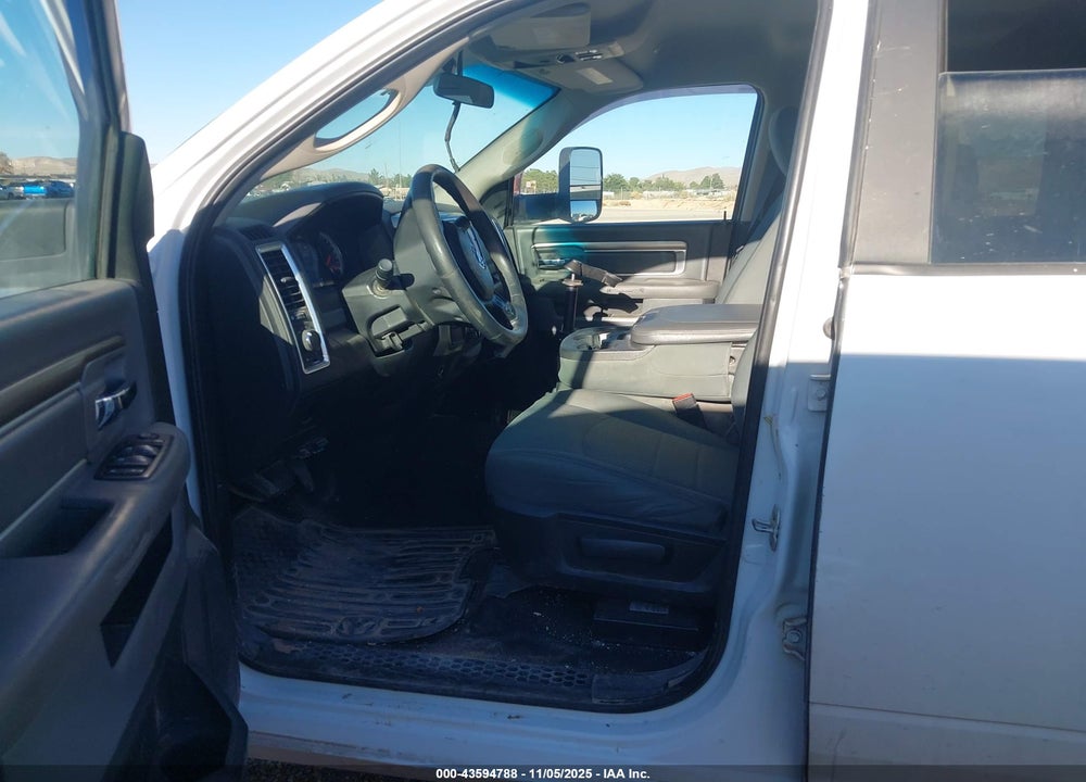 2018 RAM 3500 SLT  4X4 8' BOX VIN: 3C63RRHL9JG343173