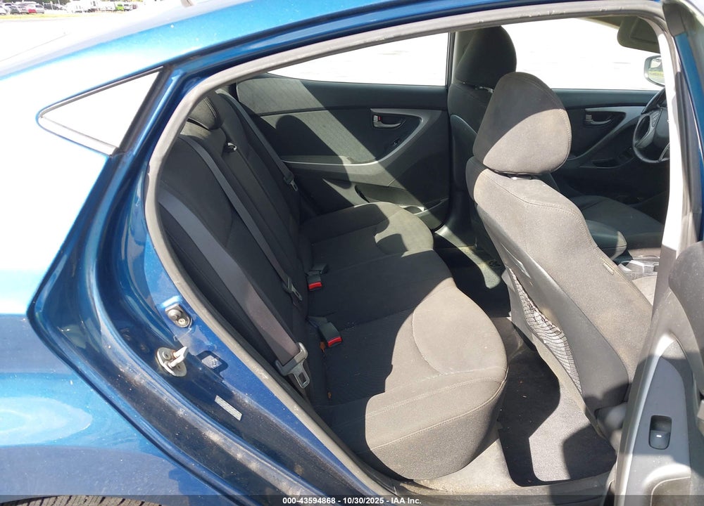 2016 HYUNDAI ELANTRA VIN: KMHDH4AE6GU565976