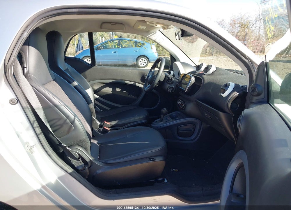 2016 SMART FORTWO PURE VIN: WMEFJ5DA2GK126111