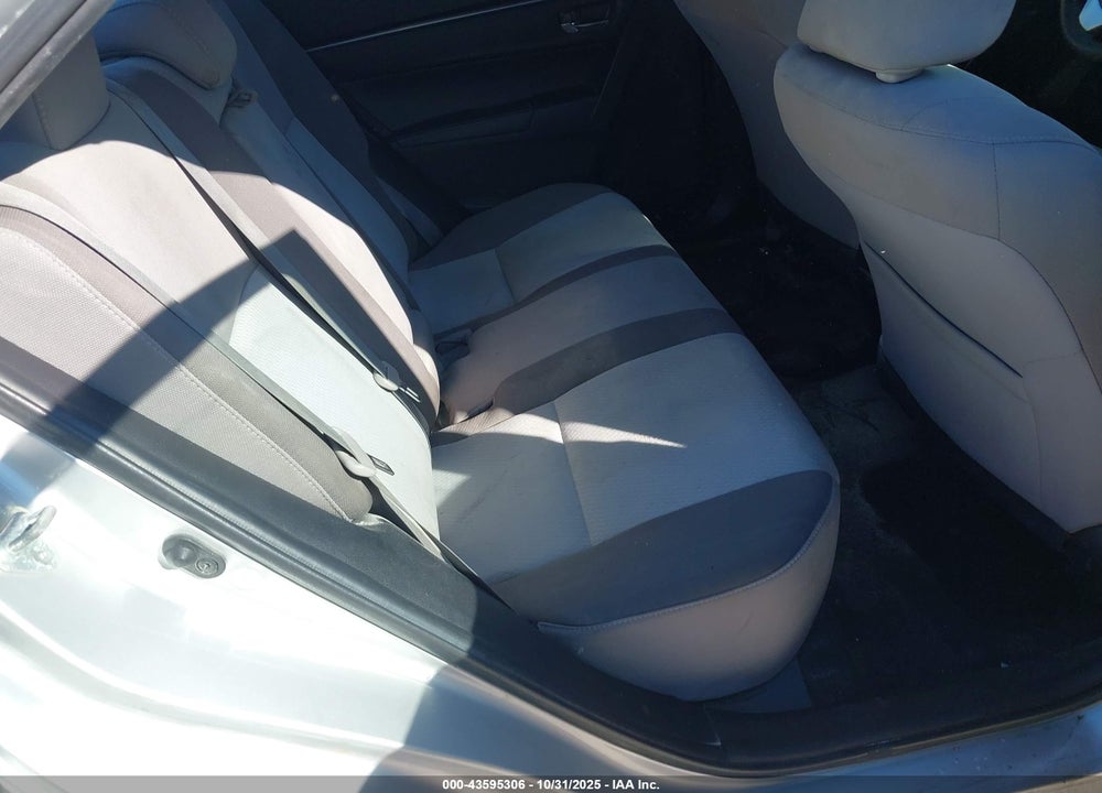 2019 TOYOTA COROLLA LE VIN: 5YFBURHE4KP945236