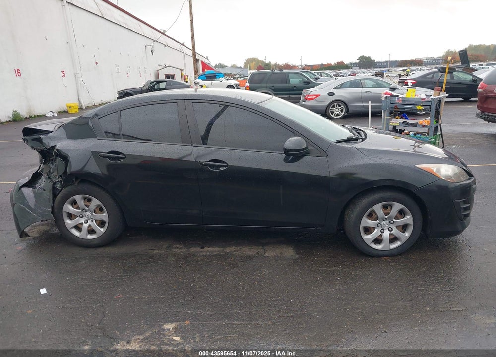 2011 MAZDA 3 I SPORT VIN: JM1BL1UG0B1492510