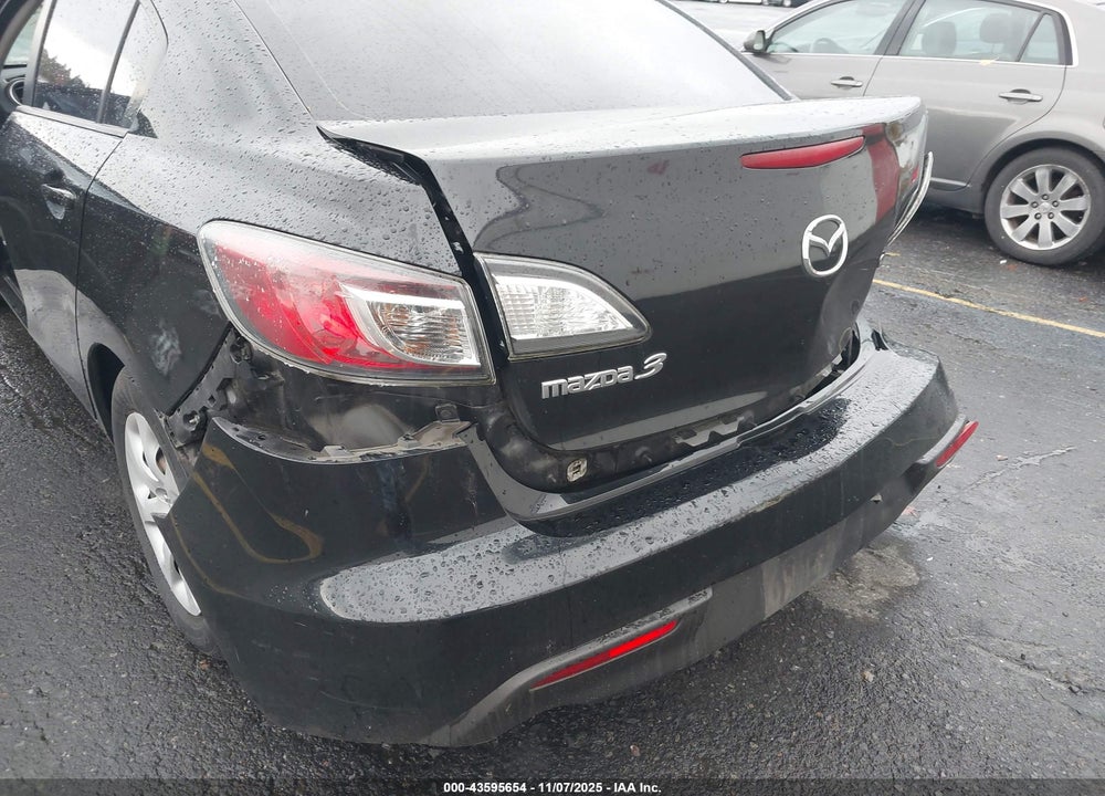 2011 MAZDA 3 I SPORT VIN: JM1BL1UG0B1492510