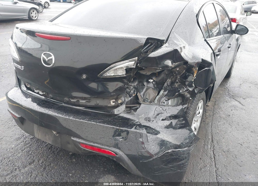 2011 MAZDA 3 I SPORT VIN: JM1BL1UG0B1492510