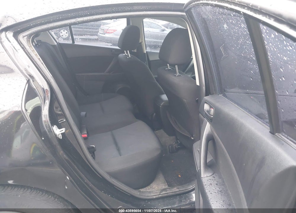 2011 MAZDA 3 I SPORT VIN: JM1BL1UG0B1492510