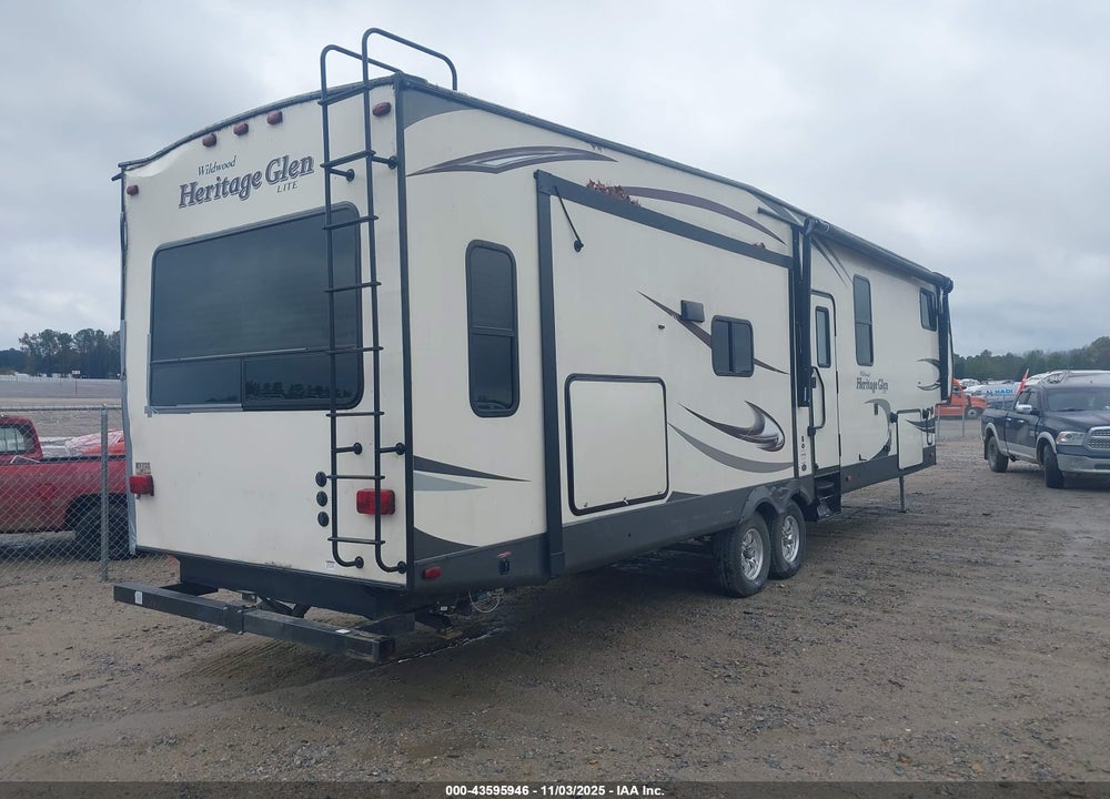 2017 FOREST RIVER WILDWOOD 5TH WHL TRAVEL TRAILER 37' VIN: 4X4FWBN26HU012103