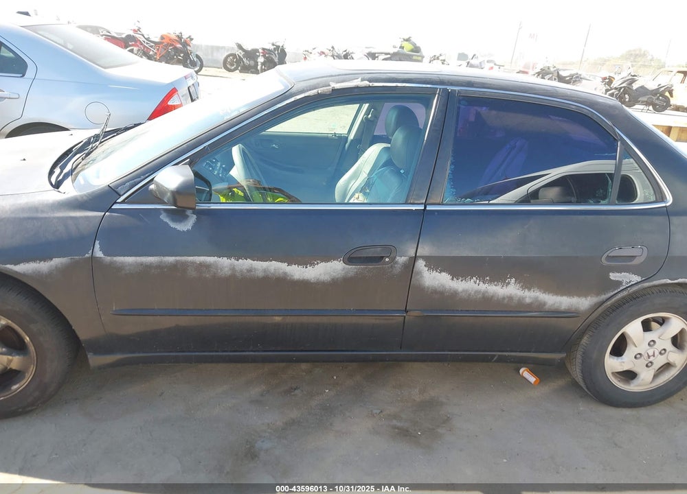 1998 HONDA ACCORD EX VIN: 1HGCG6670WA242288