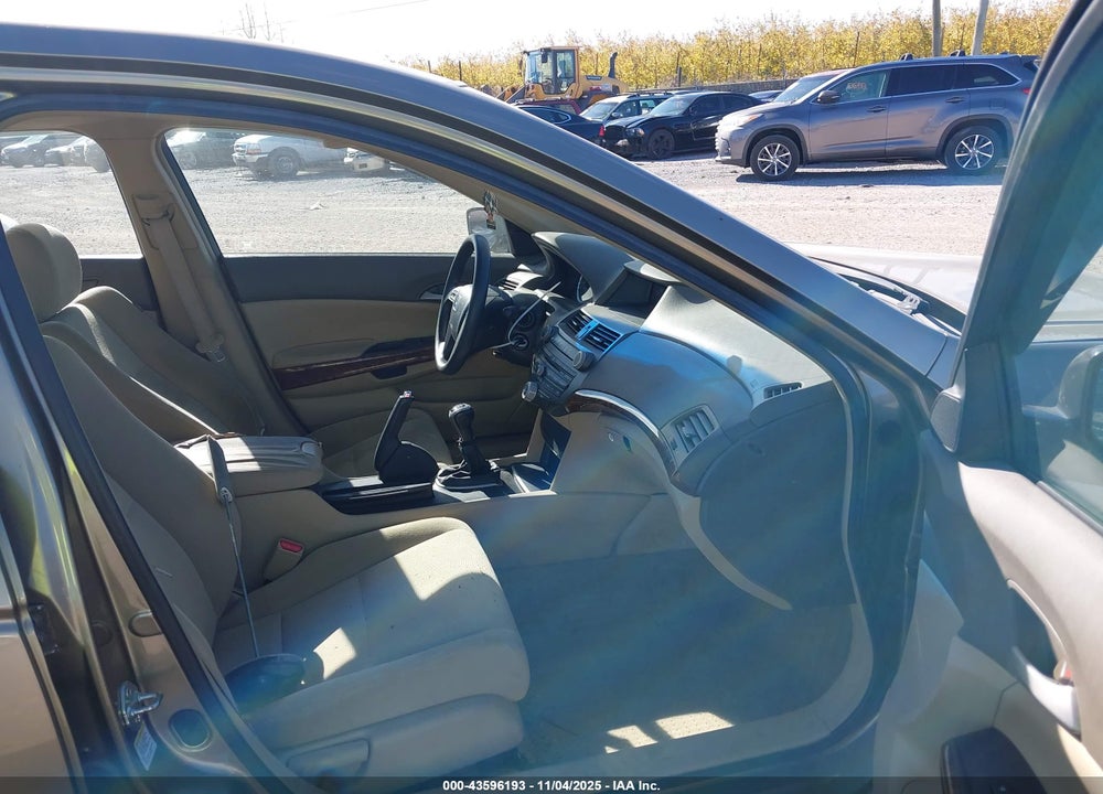 2008 HONDA ACCORD VIN: 1HGCP25768A101318