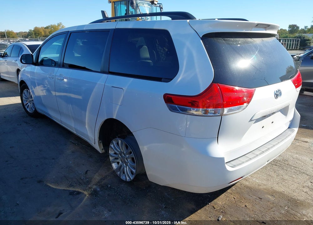 2013 TOYOTA SIENNA XLE V6 8 PASSENGER VIN: 5TDYK3DC8DS361255