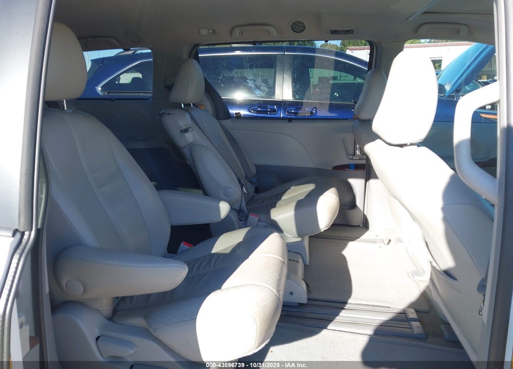 2013 TOYOTA SIENNA XLE V6 8 PASSENGER VIN: 5TDYK3DC8DS361255