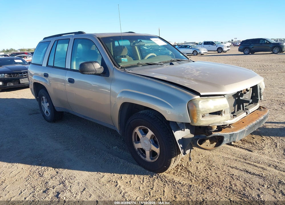 2004 CHEVROLET TRAILBLAZER LS VIN: 1GNDS13S842197693