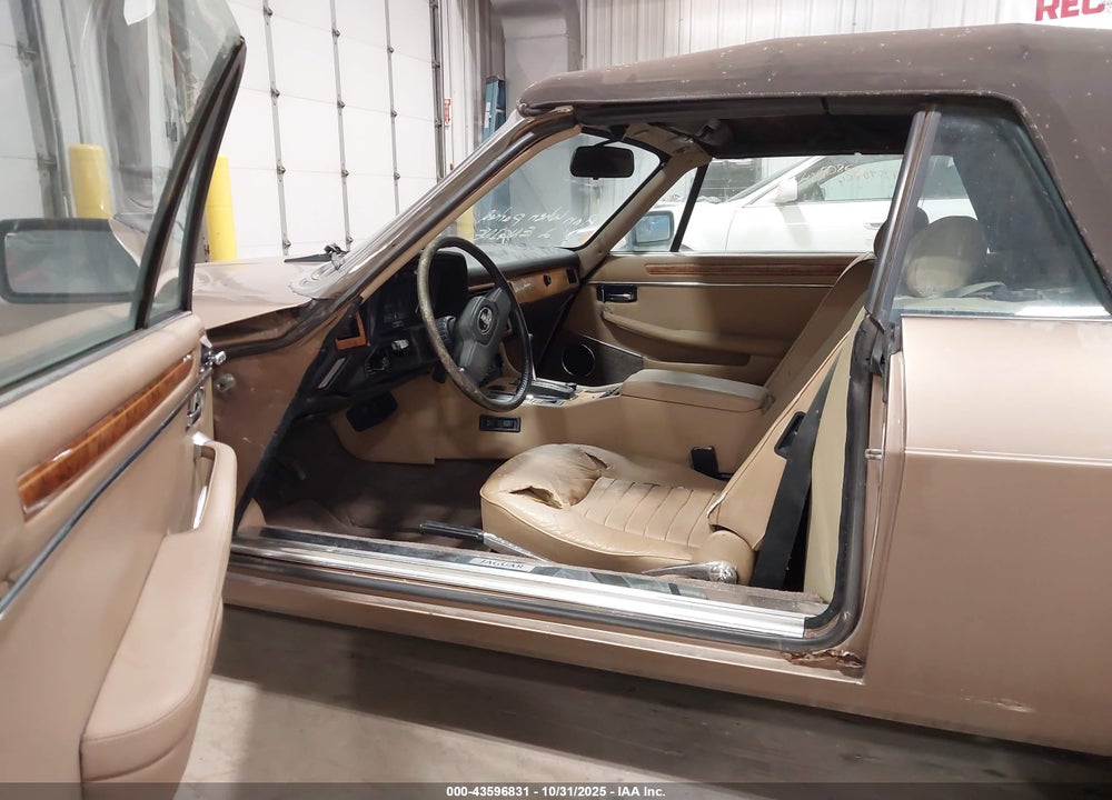 1988 JAGUAR XJS VIN: SAJNV5845JC146973