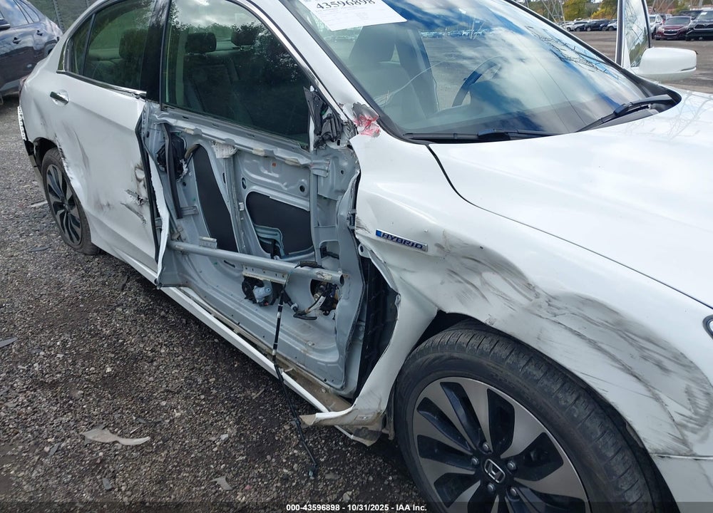 2017 HONDA ACCORD HYBRID TOURING VIN: JHMCR6F77HC001147