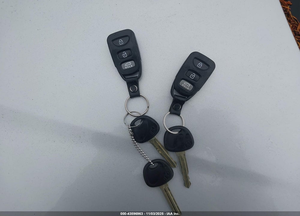 2010 HYUNDAI ELANTRA VIN: KMHDU4AD6AU905735