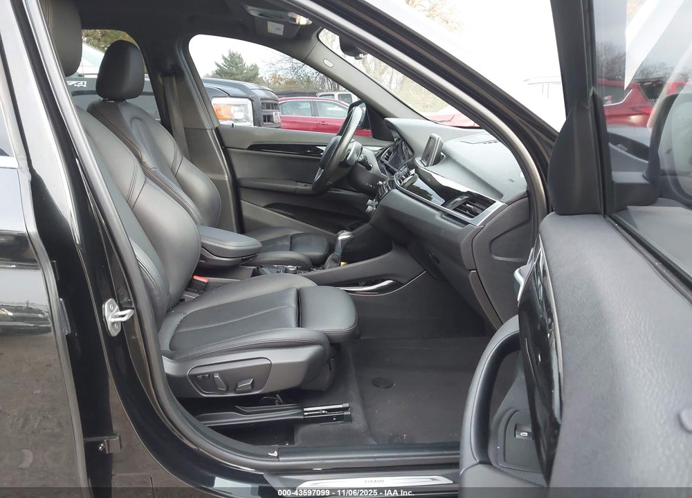 2016 BMW X1 XDRIVE28I VIN: WBXHT3C32G5E50043