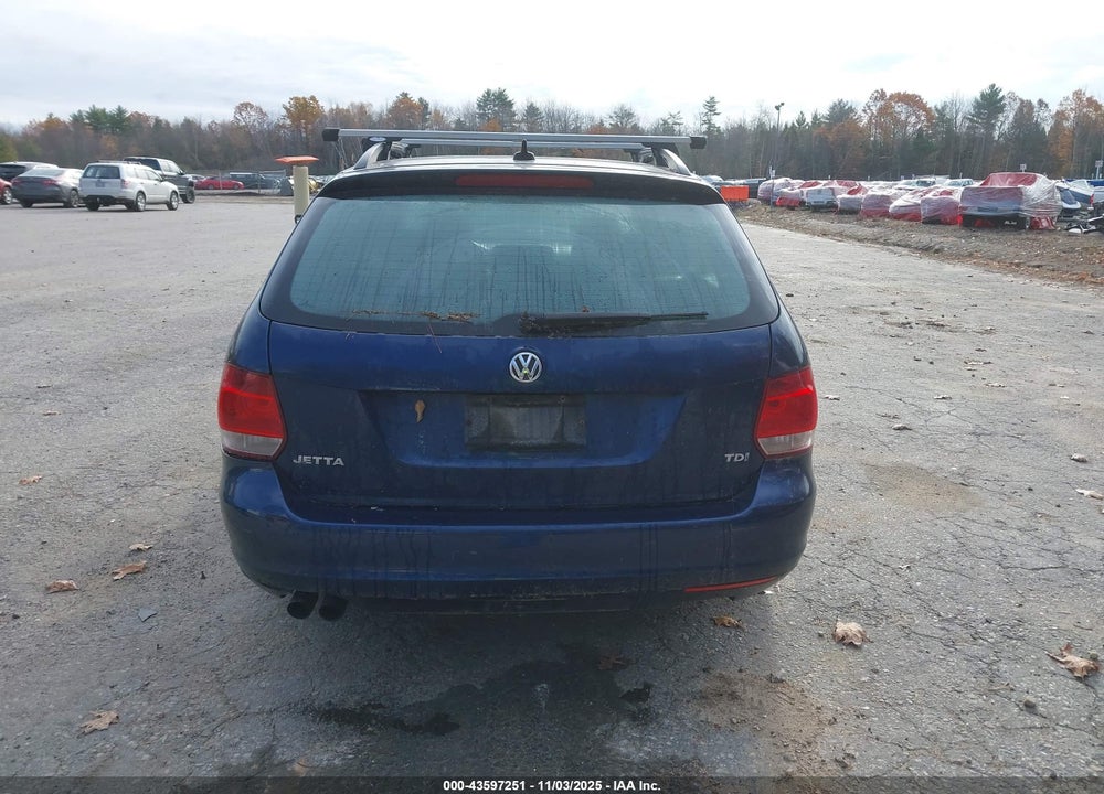 2011 VOLKSWAGEN JETTA SPORTWAGEN 2.0L TDI VIN: 3VWPL7AJ5BM673045