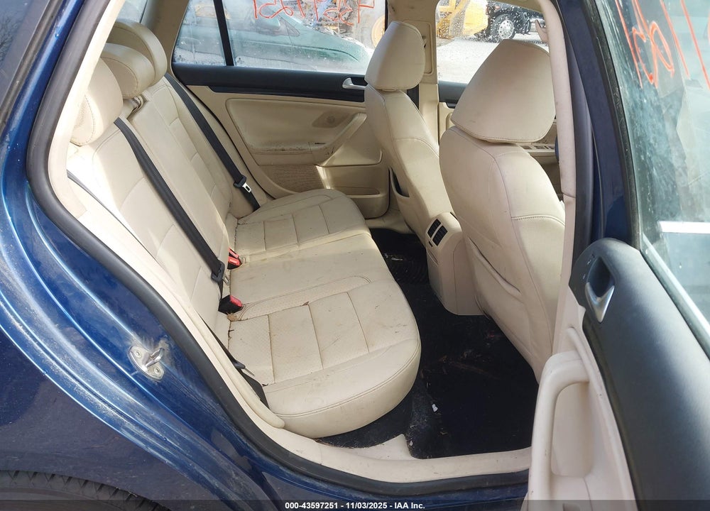 2011 VOLKSWAGEN JETTA SPORTWAGEN 2.0L TDI VIN: 3VWPL7AJ5BM673045