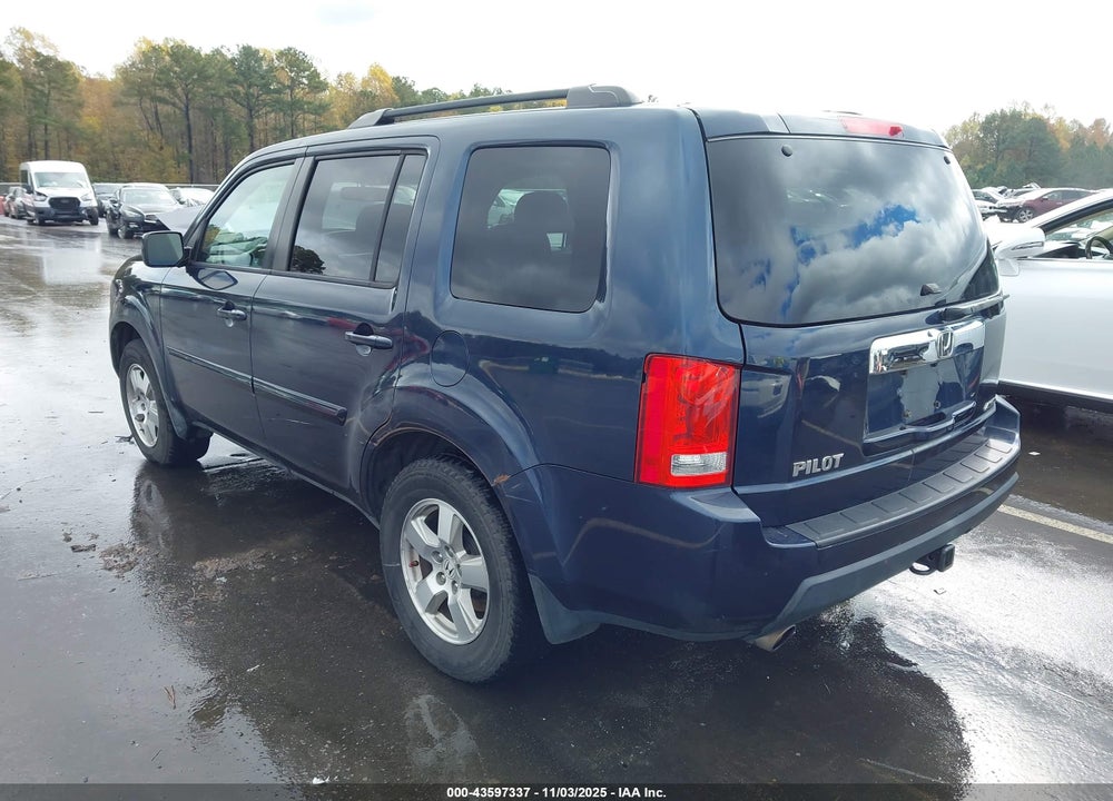 2011 HONDA PILOT VIN: 5FNYF4H75BB103560
