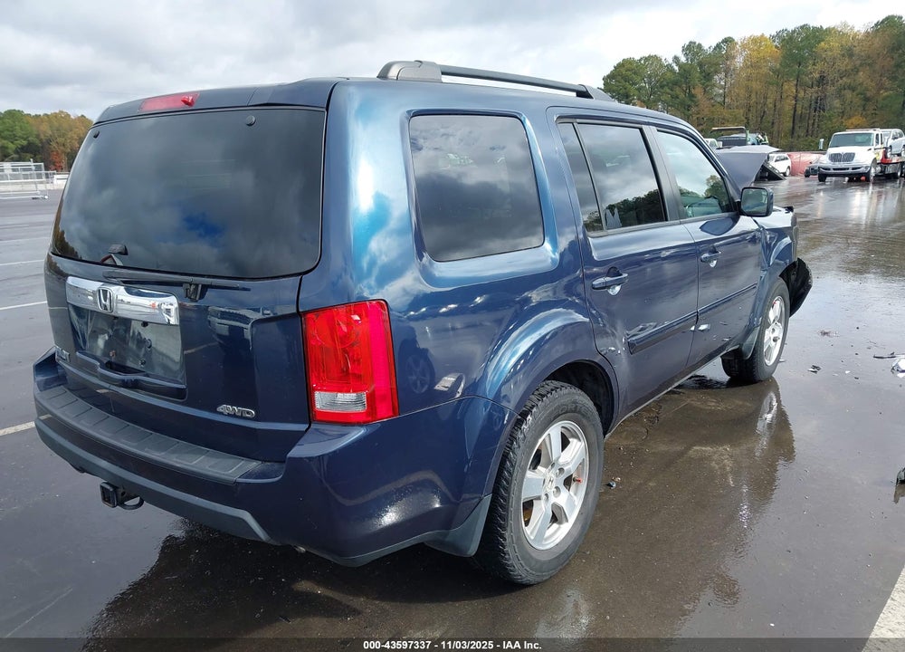 2011 HONDA PILOT VIN: 5FNYF4H75BB103560