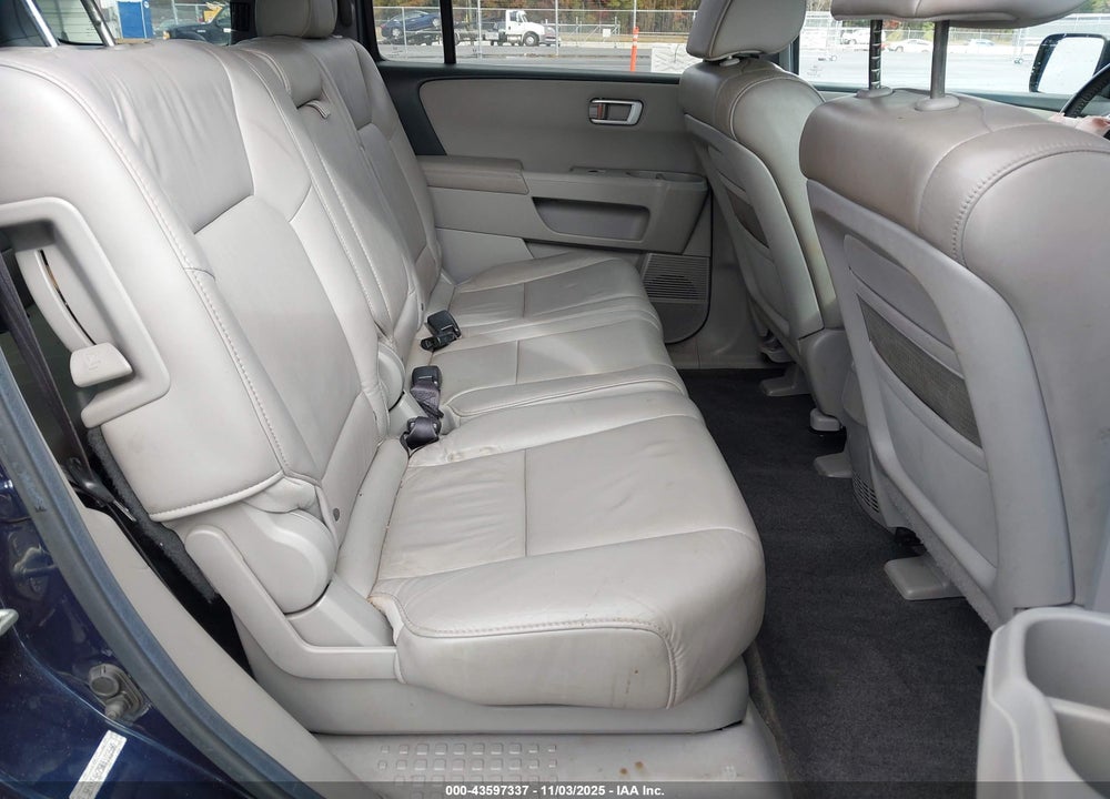 2011 HONDA PILOT VIN: 5FNYF4H75BB103560