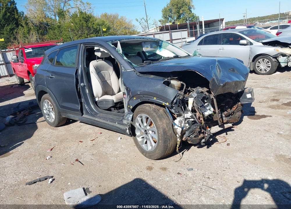 2017 HYUNDAI TUCSON SE VIN: KM8J23A44HU329172