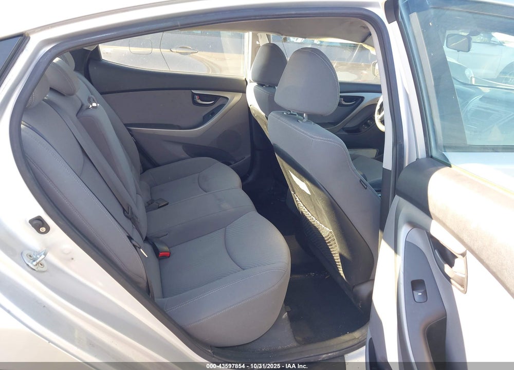 2014 HYUNDAI ELANTRA SE VIN: KMHDH4AE8EU210711