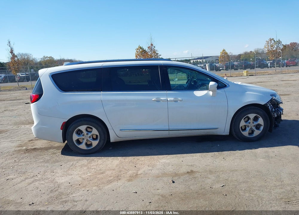 2017 CHRYSLER PACIFICA TOURING L PLUS VIN: 2C4RC1EG2HR669771